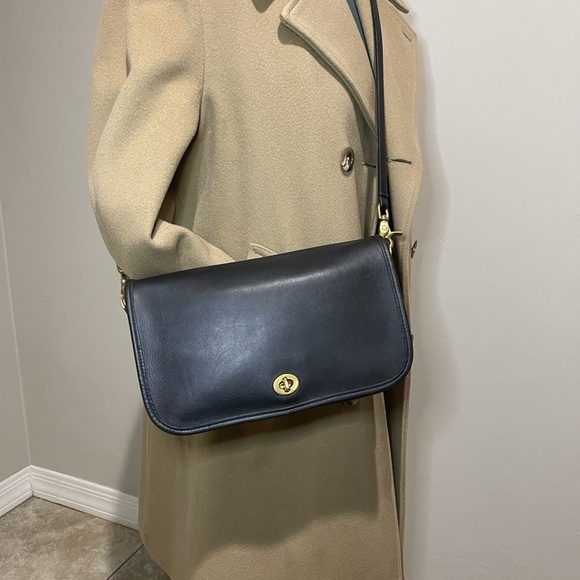 Vintage 1980’s Convertible Clutch in Black - Picture 2 of 16